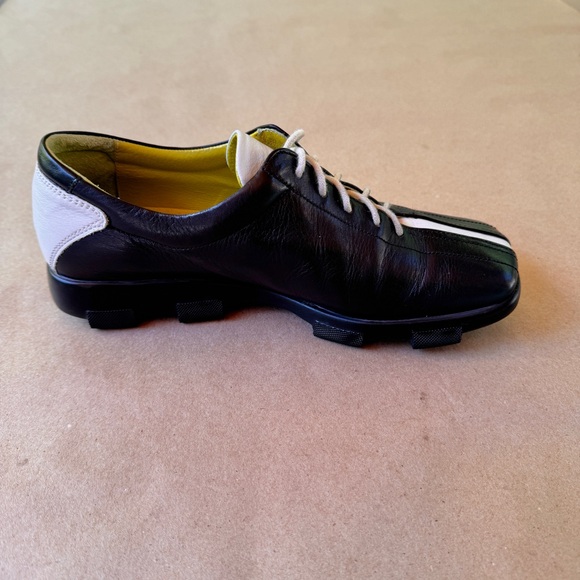 Donald Pliner Black & Cream Lug Sole Loafer size 7 - Picture 2 of 9